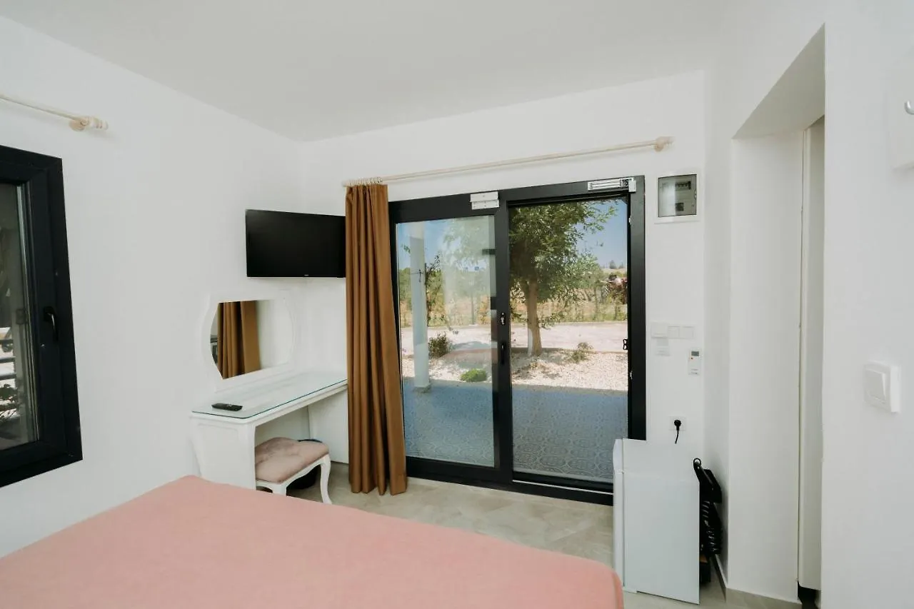 Ali Baba Ciftligi Alacati Bed & Breakfast