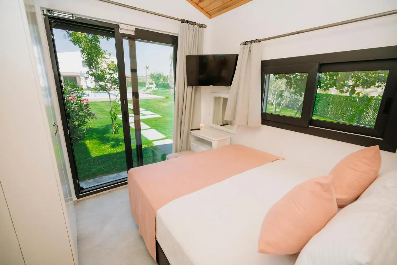 Ali Baba Ciftligi Alacati Bed & Breakfast